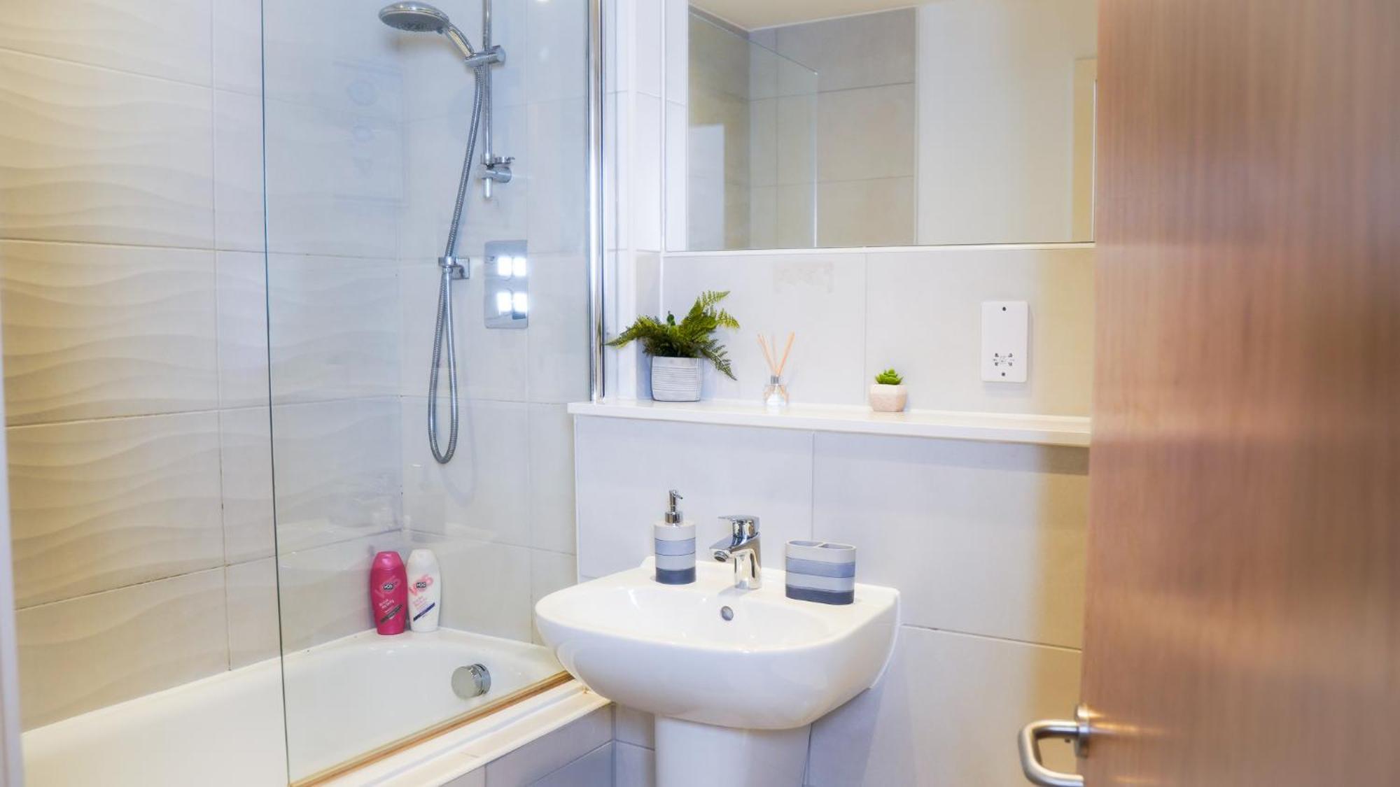 Manchester City Centre Apt With Balcony & Free Parking - Including Free 1-Hour Early Check-In Or Late Check-Out For Bookings Until July, Justeat Voucher For 2-Night Stays Minimum! Exterior foto